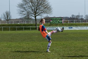 Bild 15 - wBJ SV Henstedt Ulzburg - TSV Schnberg : Ergebnis: 5:2